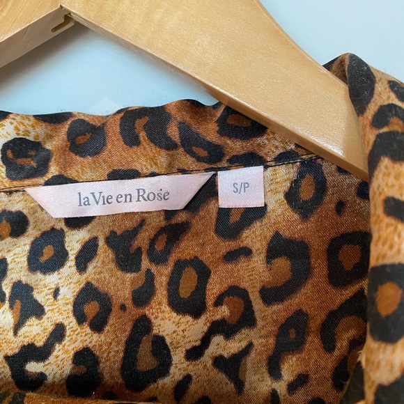Silky Satin La Vie en Rose leopard print pyjama set - Picture 2 of 3